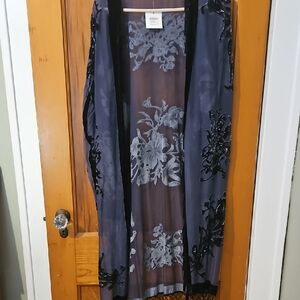 Boohoo Black and Gray Floral Robe